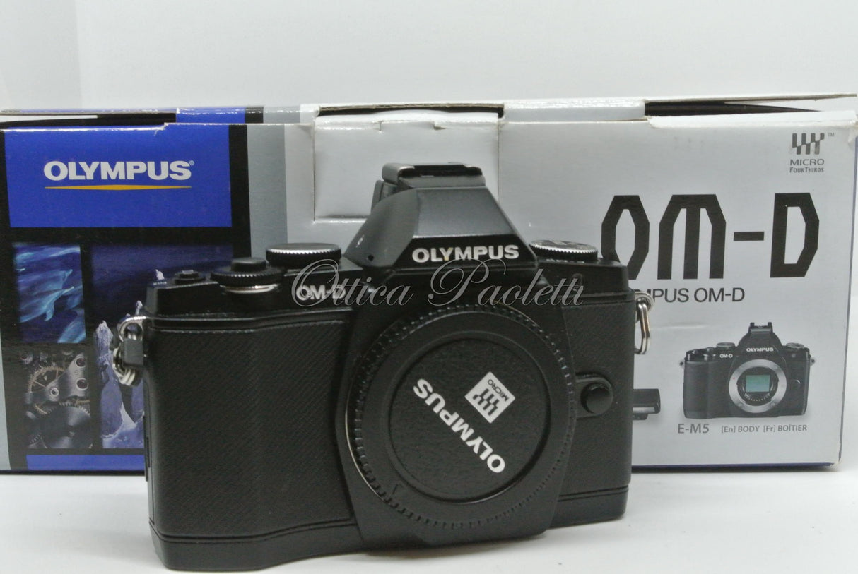 Olympus OM-D E-M5 Usata