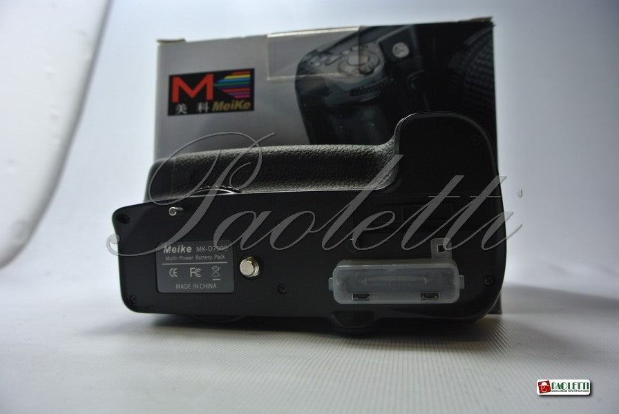 Meike  Multi Power Battery Pack  per Nikon D7000