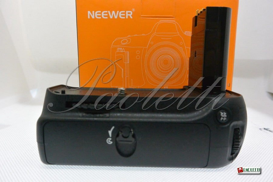 Neewer  Battery grip per Nikon D90 Usata
